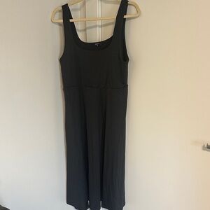 Quince Classic Black Sleeveless Midi Dress